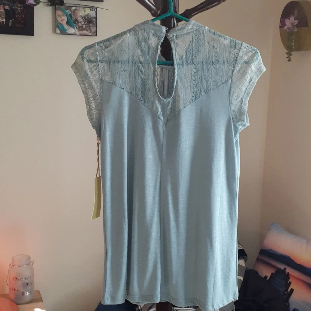 Top - Picture 2 of 4